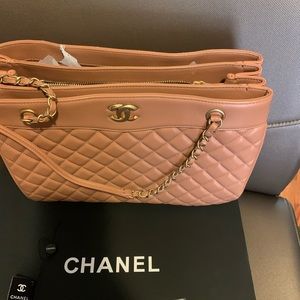 Caviar Grand Shopping Tote Bag